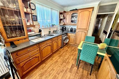 2 bedroom semi-detached bungalow for sale, Plantation Close, Worthing, BN13 2HE