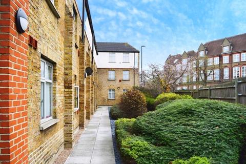 Studio to rent, Bell Green, London, SE26