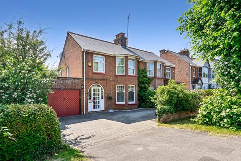 240 Faversham Road, Kennington, Ashford, TN24 9AN