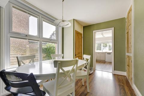 240 Faversham Road, Kennington, Ashford, TN24 9AN