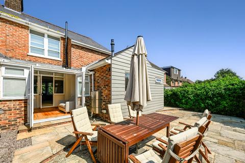 240 Faversham Road, Kennington, Ashford, TN24 9AN
