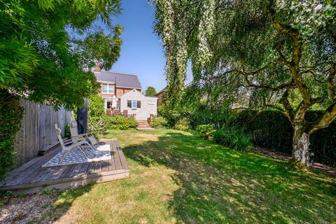 240 Faversham Road, Kennington, Ashford, TN24 9AN