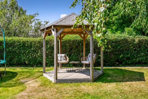 240 Faversham Road, Kennington, Ashford, TN24 9AN