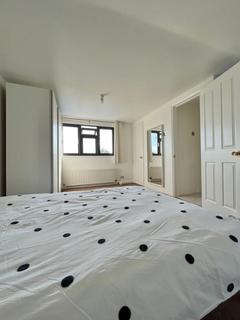 1 bedroom in a house share to rent, Suffolk Road, Barking