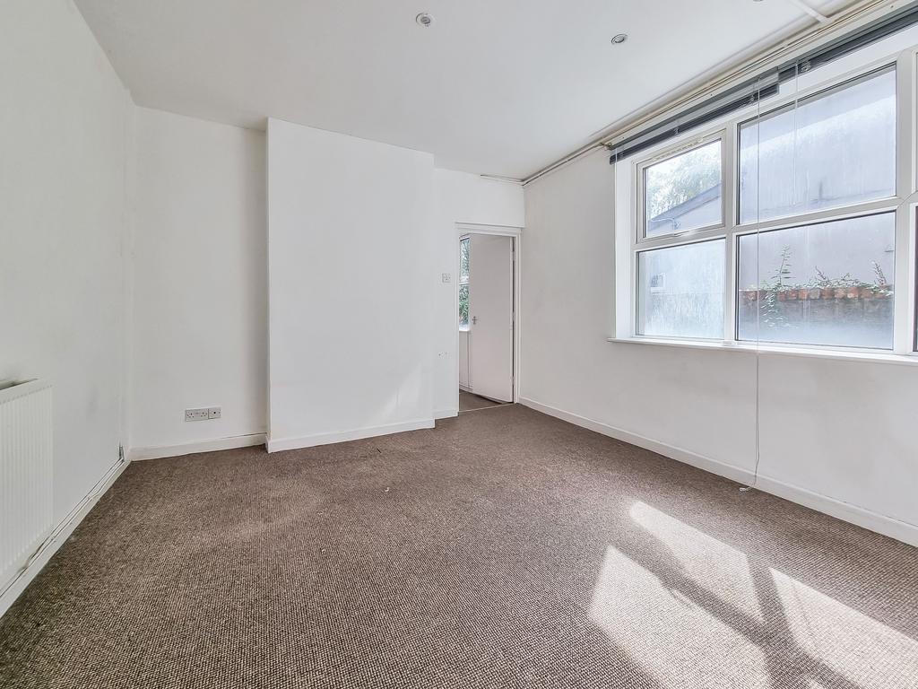 Apartment in Cardiff - View 3