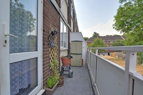 3 bedroom maisonette for sale, Erwood Road, SE7