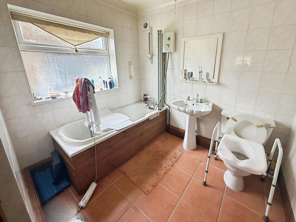 Bathroom (Gf)