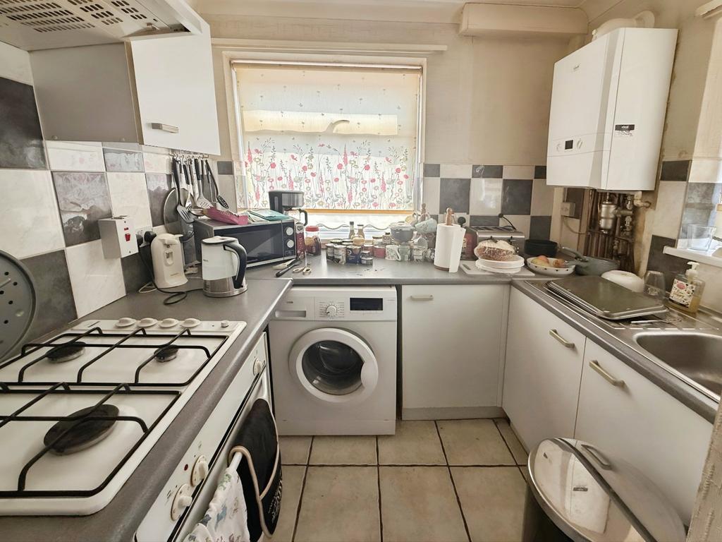 Kitchen (Gf)