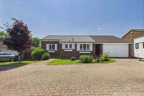 3 bedroom bungalow for sale, Mowden Close, Durham TS19