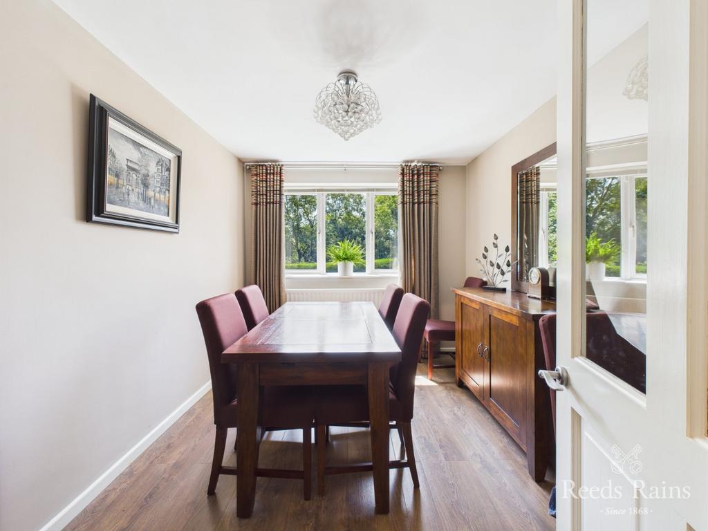 Dining Room/ Bed 4