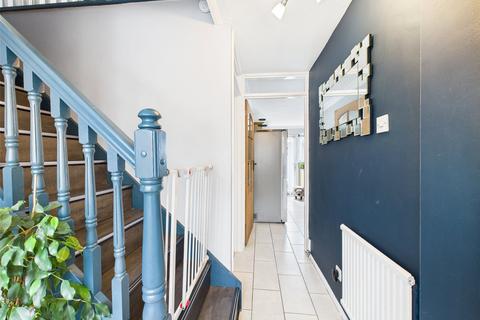 2 bedroom terraced house for sale, Manor Road, Romford RM1
