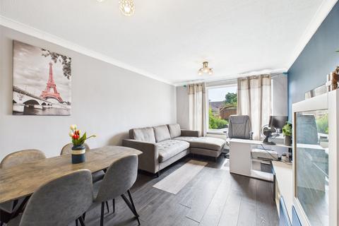 2 bedroom terraced house for sale, Manor Road, Romford RM1