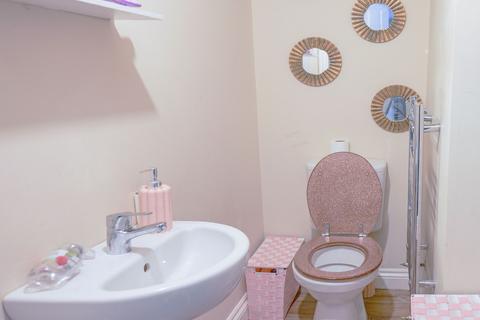 3 bedroom detached house for sale, Queensbury Square, Bradford BD13