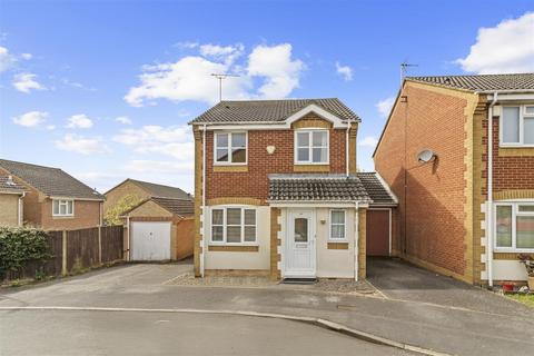 3 bedroom detached house for sale, Linden Grove, Hailsham BN27