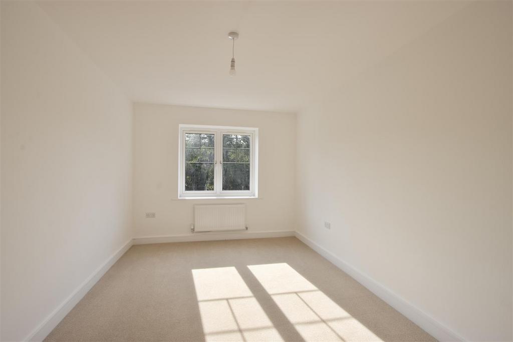 Bedroom 1.jpg