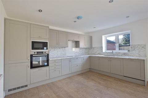 3 bedroom detached bungalow for sale, Holmgate Road, Clay Cross, Chesterfield