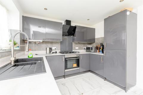 3 bedroom end of terrace house for sale, Geneive Road, Gravesend, Kent