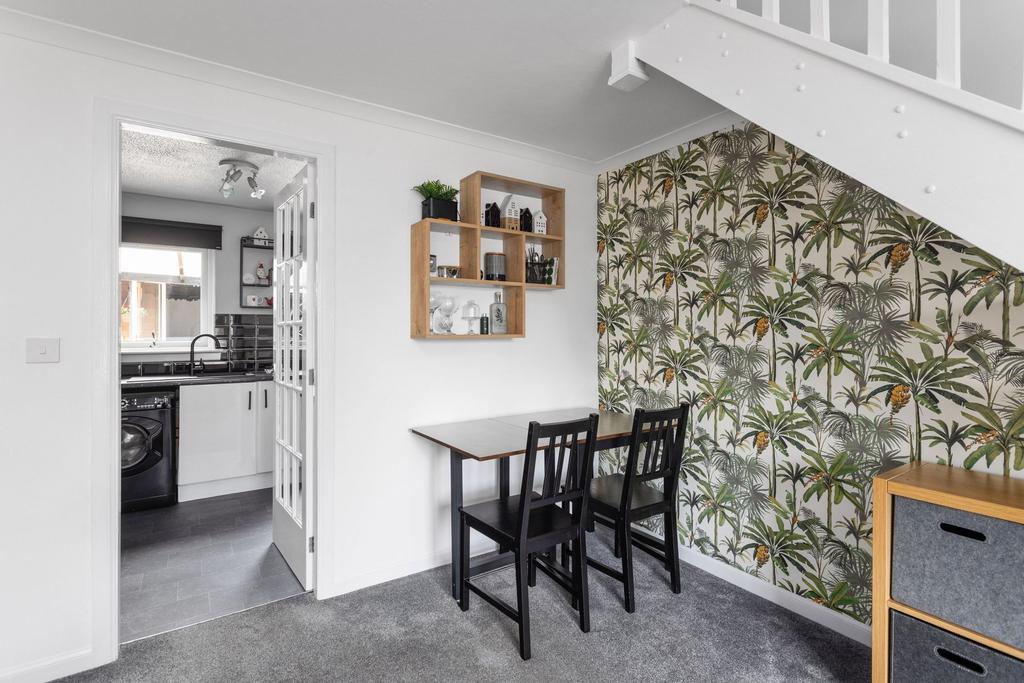 Lounge / Dining Area