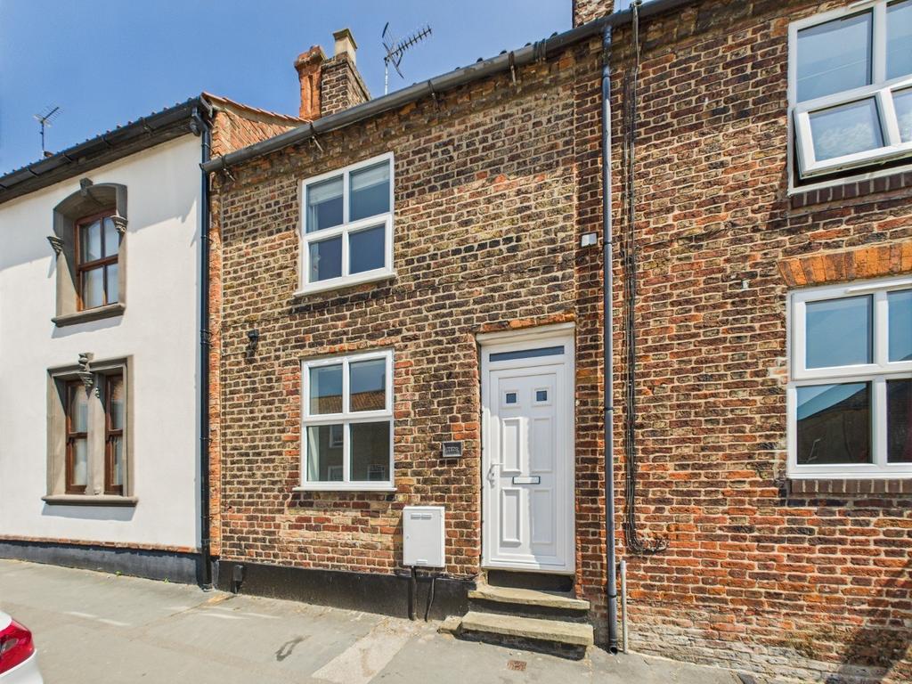 3 Bedroom Mid Terrace House - For Sale