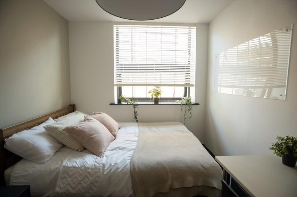 The-hosiery-factory-le1-5th-969364