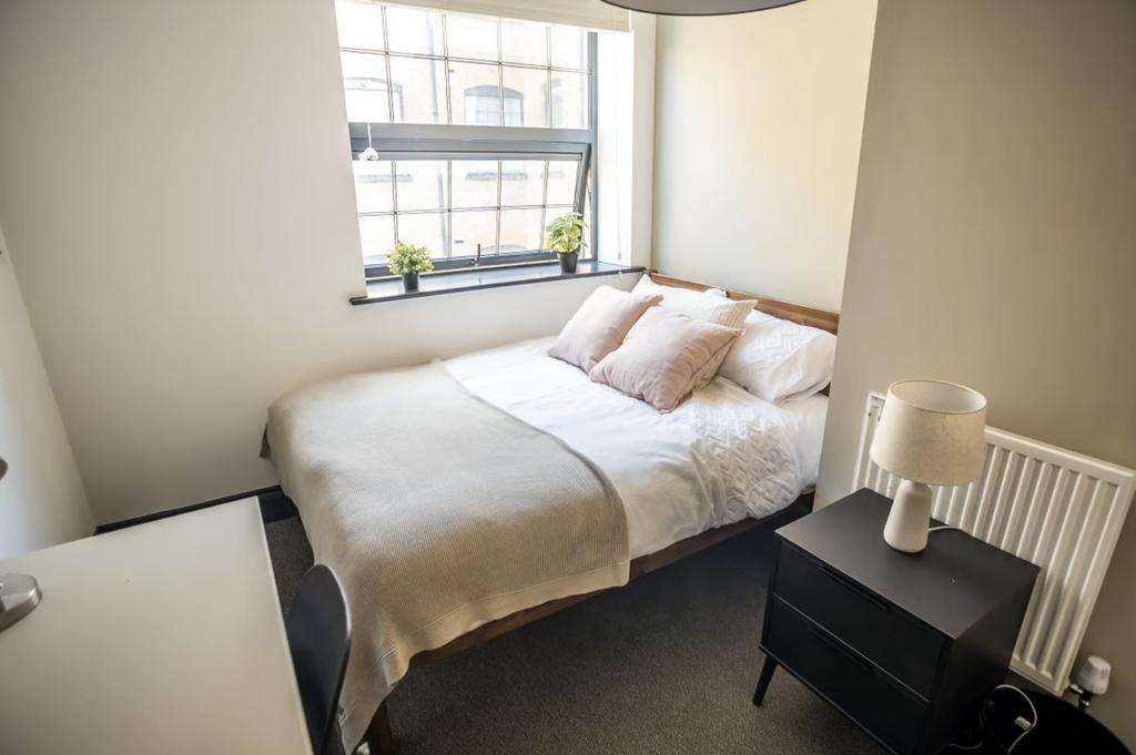 The-hosiery-factory-le1-5th-969365