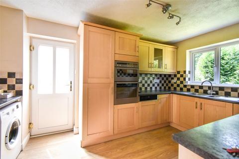 4 bedroom detached house for sale, Smallfield Drive, Hampshire RG27