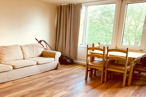1 bedroom in a flat share to rent, Sherfield gardens, SW15 4PR