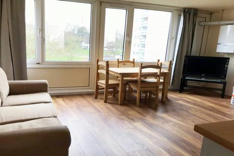 1 bedroom in a flat share to rent, Sherfield gardens, SW15 4PR