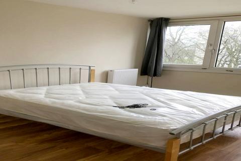 1 bedroom in a flat share to rent, Sherfield gardens, SW15 4PR