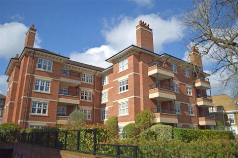 3 Varley Drive, Twickenham, TW1 1QE