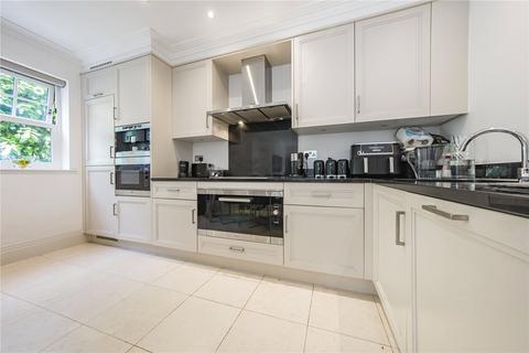 3 Varley Drive, Twickenham, TW1 1QE
