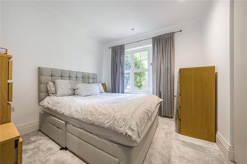 3 Varley Drive, Twickenham, TW1 1QE