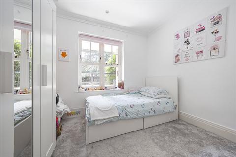 3 Varley Drive, Twickenham, TW1 1QE