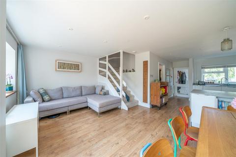 3 bedroom property for sale, Wood End, Park Street