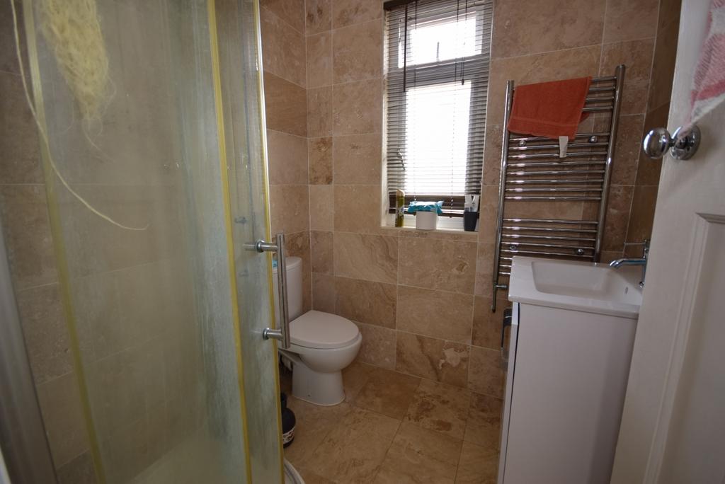 Featherby shower ...