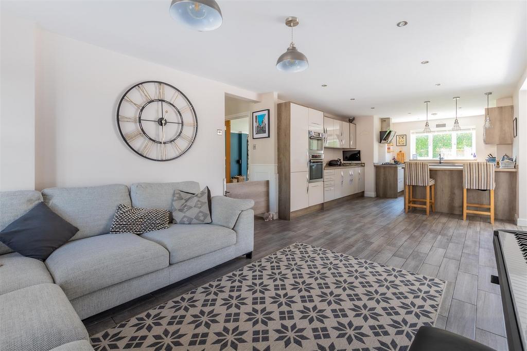 Triscombe Drive 28-52.jpg