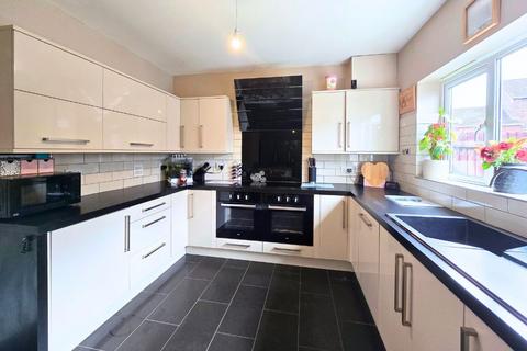 4 bedroom townhouse for sale, Moonstone Square, Sittingbourne ME10