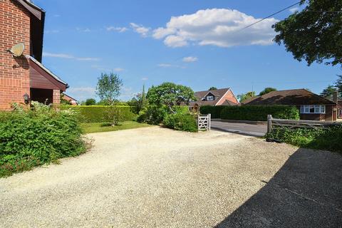 undefined, South Wonston