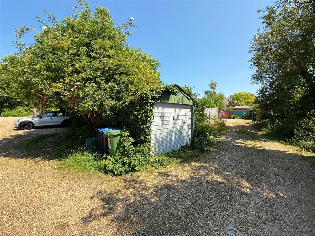 Garage & Parking