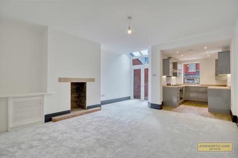 10 Lyndhurst Road, Darwen, BB3 1QR