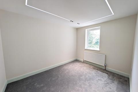 31 Blacklands Drive, Hayes, UB4 8EX