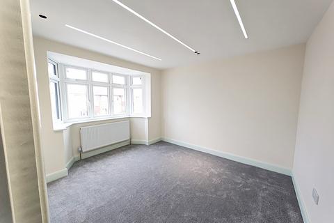 31 Blacklands Drive, Hayes, UB4 8EX