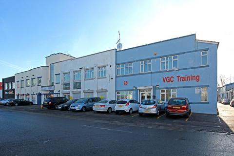 Industrial unit to rent, Wadsworth Rd Greenford UB6 7JD