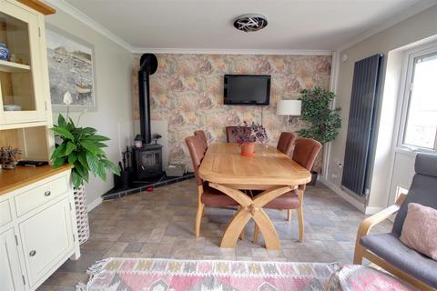 93 Oak Way, Huntley, Gloucester, GL19 3SD