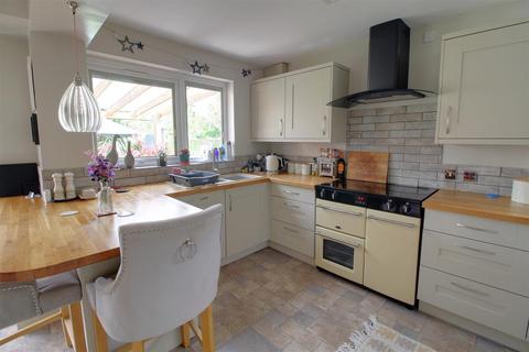93 Oak Way, Huntley, Gloucester, GL19 3SD