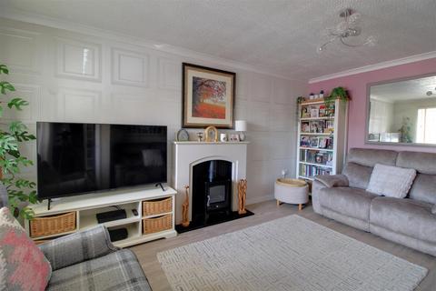 93 Oak Way, Huntley, Gloucester, GL19 3SD