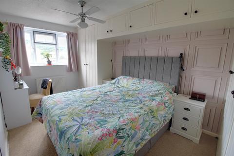 93 Oak Way, Huntley, Gloucester, GL19 3SD