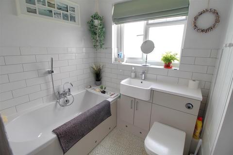 93 Oak Way, Huntley, Gloucester, GL19 3SD
