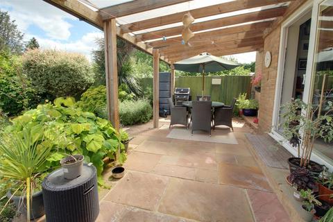93 Oak Way, Huntley, Gloucester, GL19 3SD