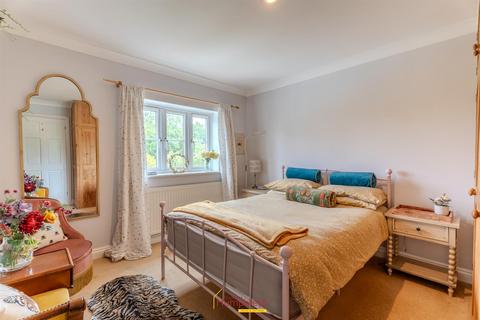 3 bedroom terraced house to rent, Bournemouth Road, Charlton Marshall